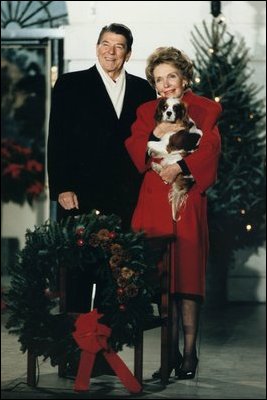 reagans_with_dog_during_christmas