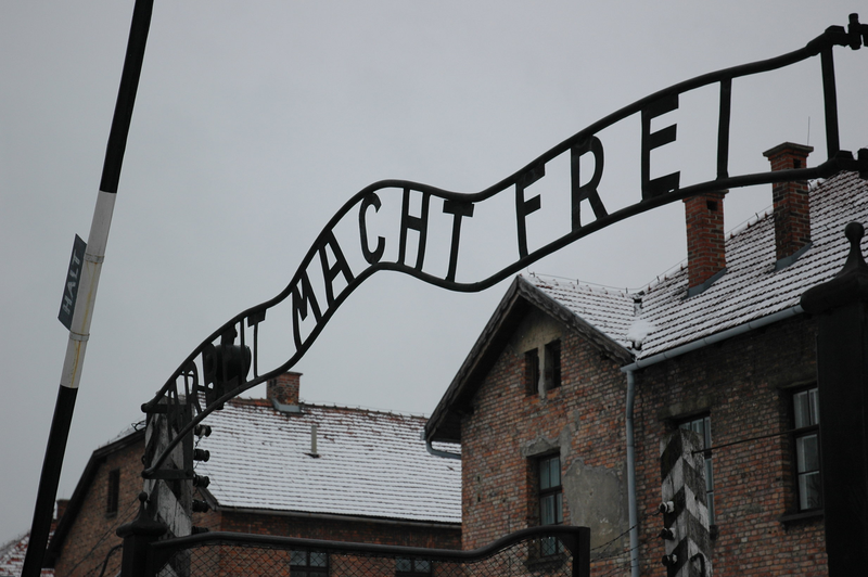 800px-arbeit_macht_frei